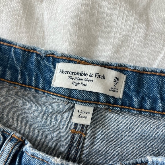 Abercrombie High-Rise Denim Shorts Sz 2 - Picture 2 of 3